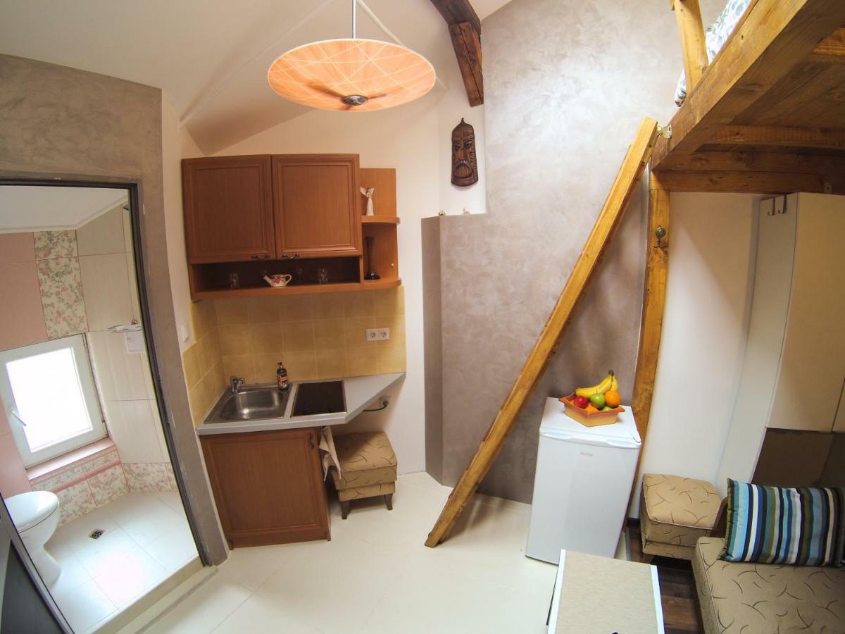 Vitosha Blvd - Attic Studio Apartment Sofia Luaran gambar