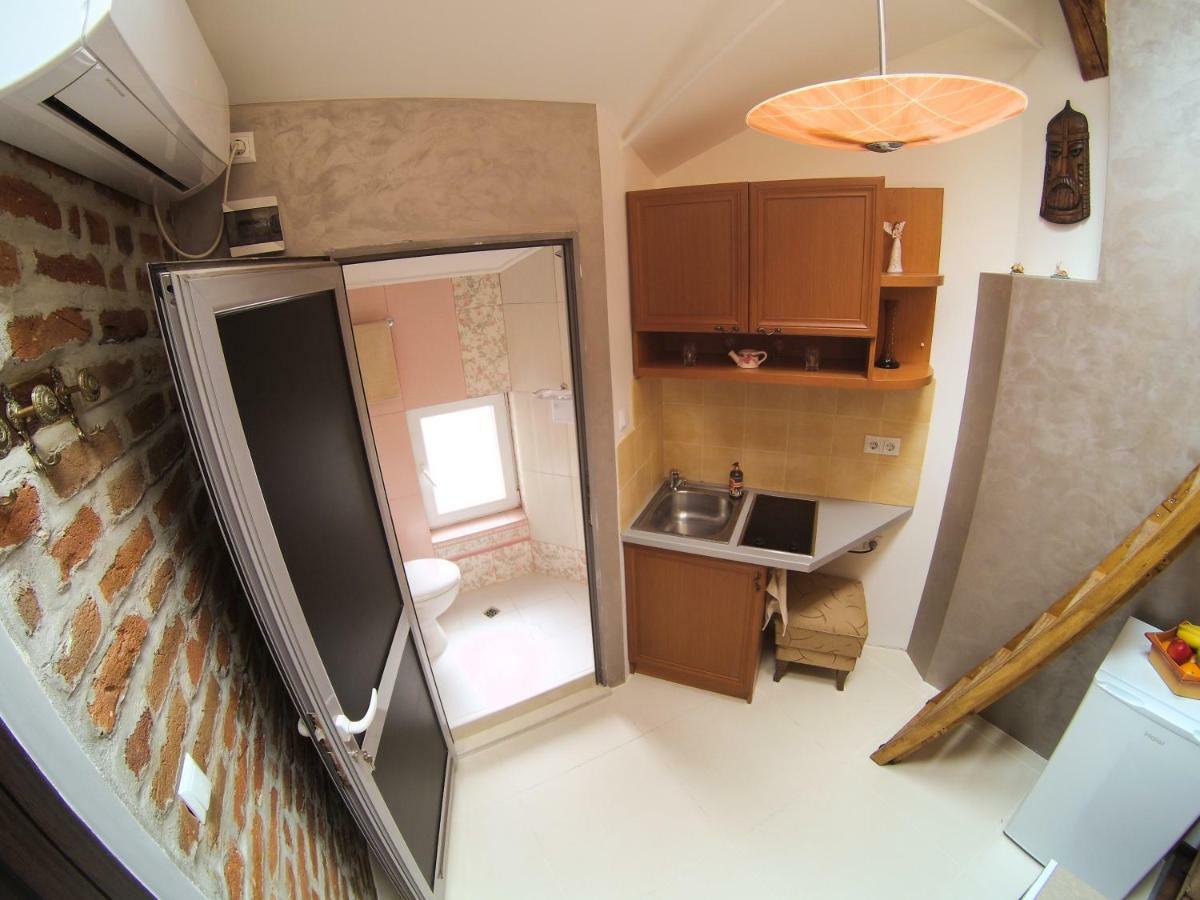 Vitosha Blvd - Attic Studio Apartment Sofia Luaran gambar